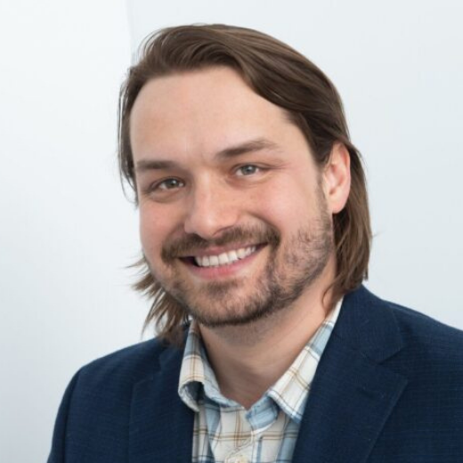 Headshot of Luke Elzinga